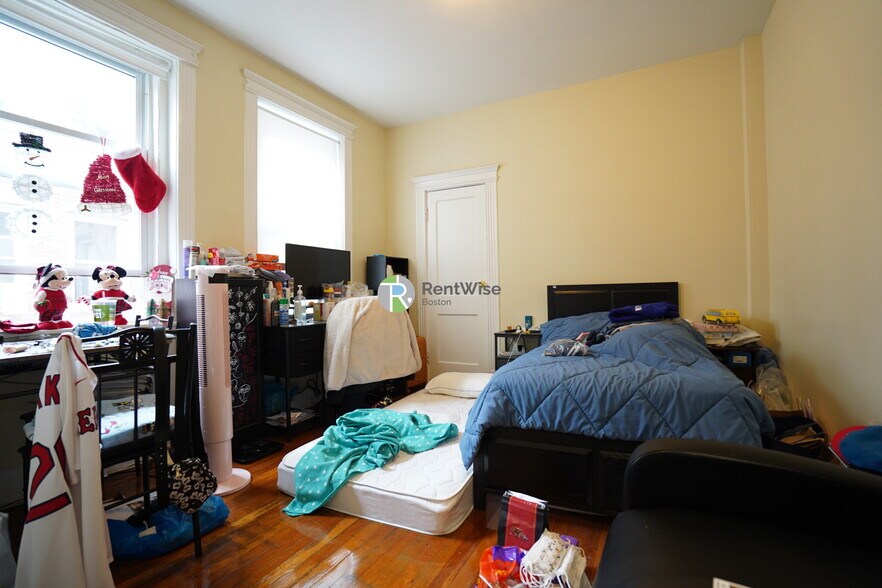 Primary Photo - 35 Gardner St