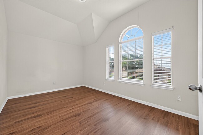 Building Photo - 9127 N Ferndale Pl Dr