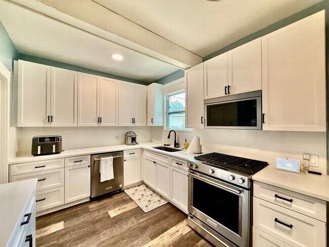 Building Photo - 3805 N Arlington Ave