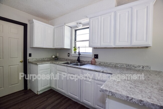 Building Photo - 1208 Cathy Ln