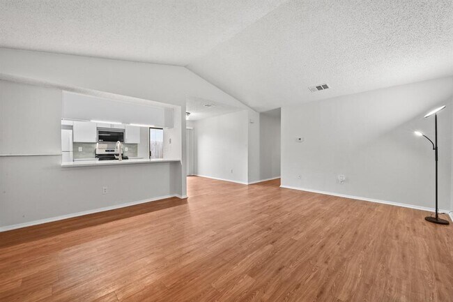 Building Photo - 2409 Berkett Dr