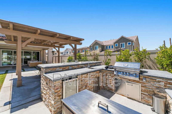 Building Photo - 28657 Windbreak Tr