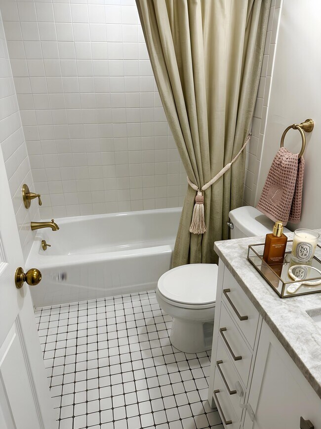 Building Photo - 125 Pleasant St