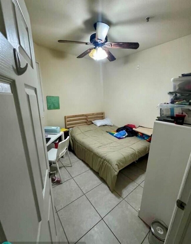 Building Photo - 8650 NW 97th Ave