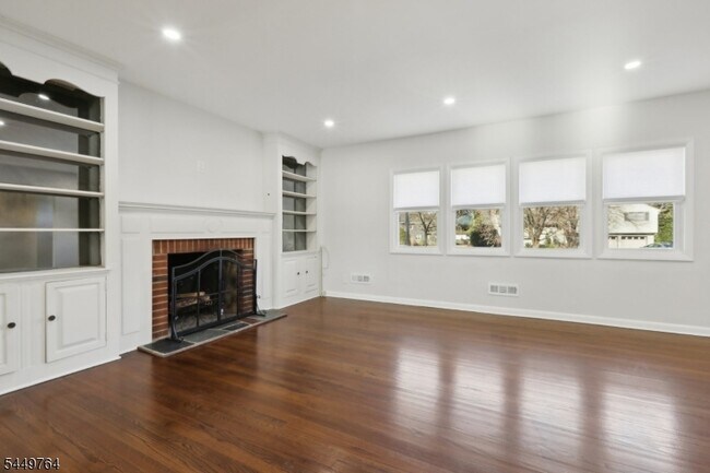 Building Photo - 287 Country Club Dr