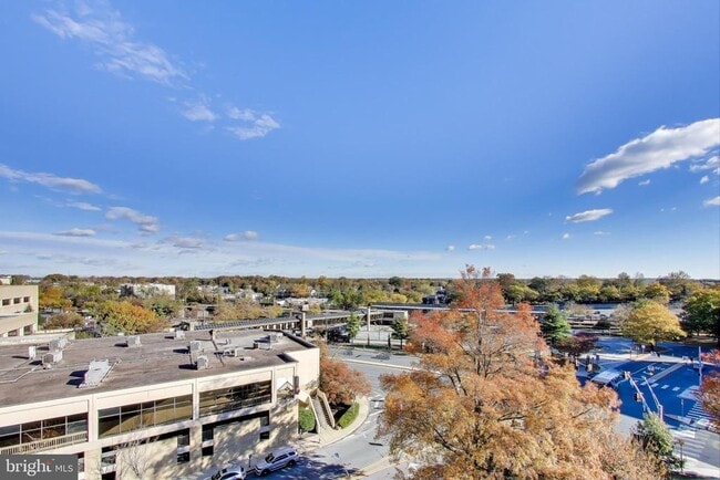 Building Photo - 4 Monroe St