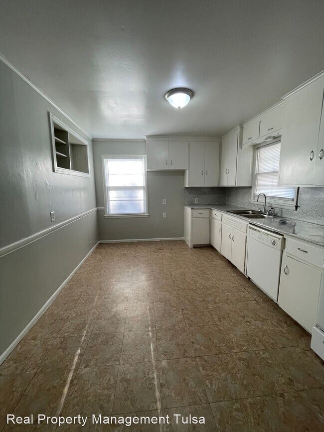 Building Photo - 3 br, 2 bath House - 10953 E 3rd St