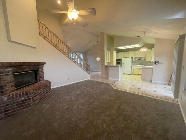 Building Photo - Broadstone neighborhood 4 bedroom home with pool!
