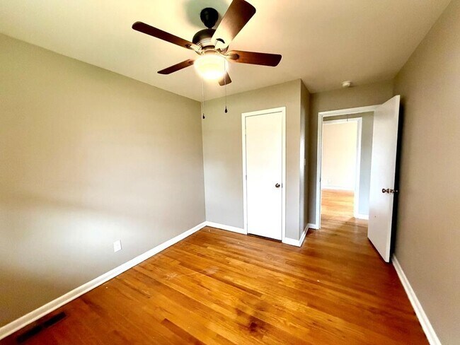 Building Photo - 3507 Velma Dr