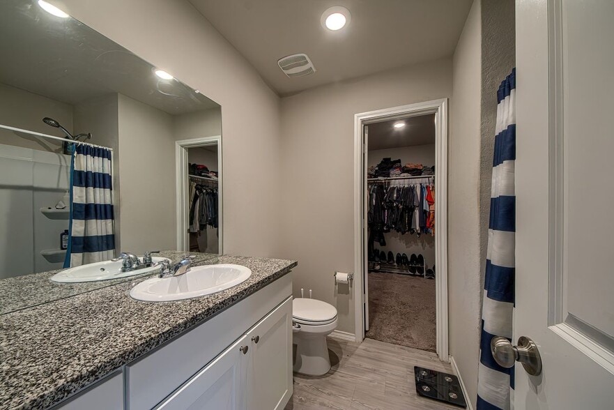 Building Photo - 14014 Homestead