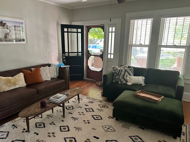 Building Photo - Adorable Home in Historic Wesley Heights!!