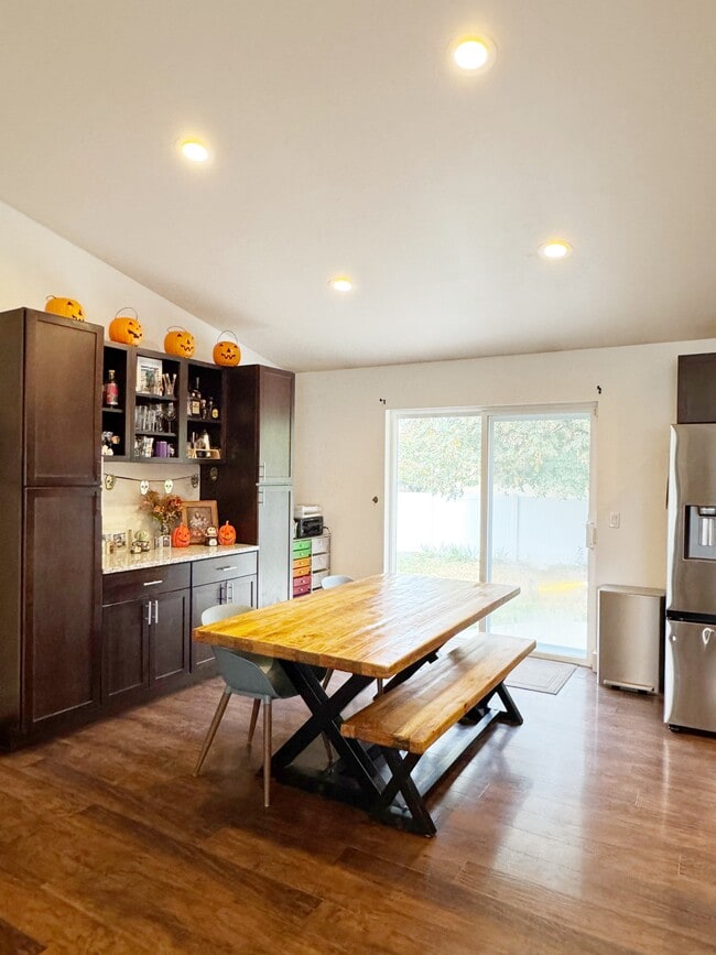 Building Photo - 1923 W Hampson Ave