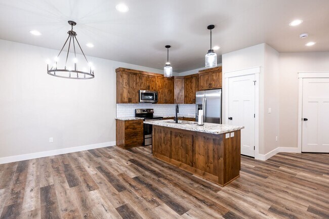 Building Photo - Beautiful 3 Bed, 2.5 Bath Townhome in Ashton - Shorter lease terms available