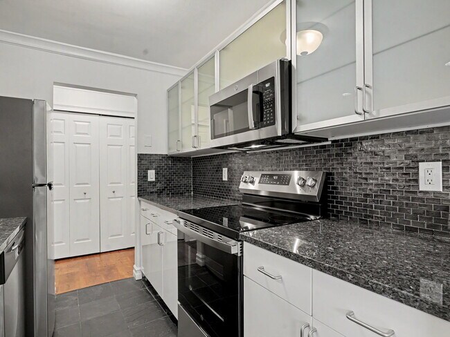 Building Photo - 180 Glenbrook Rd