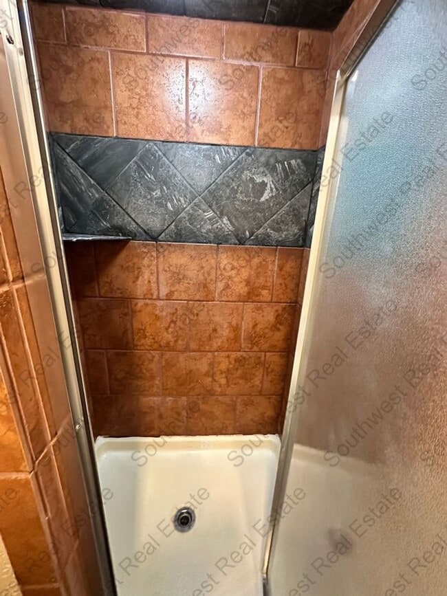 Building Photo - Country home with 3 bedroom 2 bathrooms