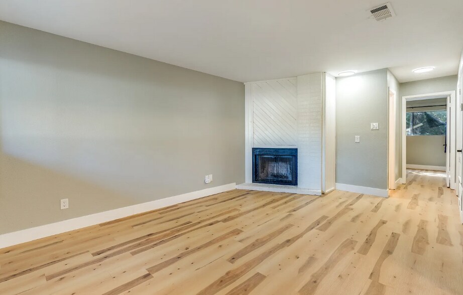 Building Photo - 601 Bracewood Cir