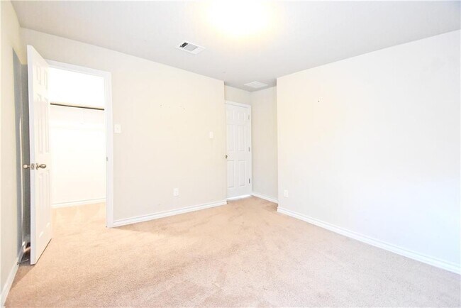 Building Photo - 548 Appalachian Trl
