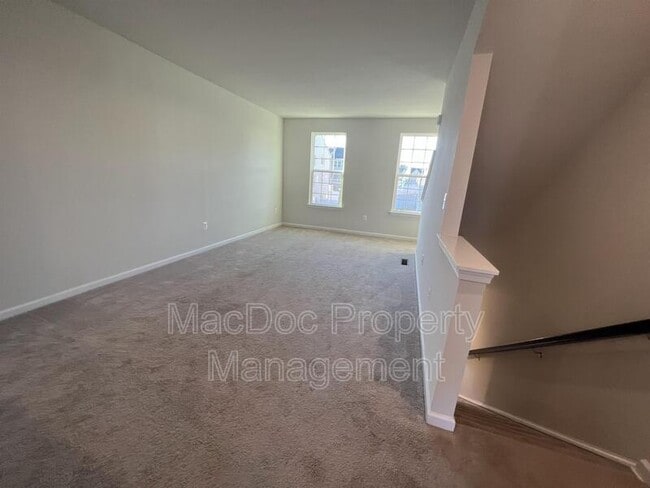 Building Photo - 505 Rolling Valley Dr