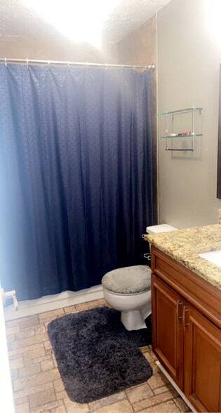 Building Photo - 388 Huntington Ridge Dr