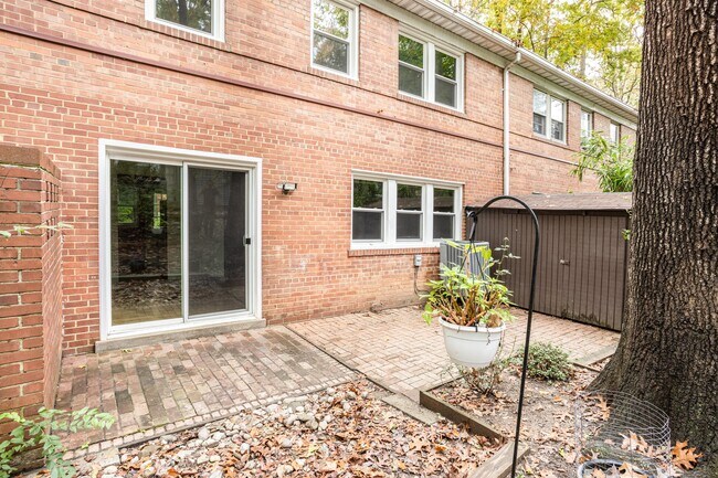 Building Photo - 8524 Manchester Rd