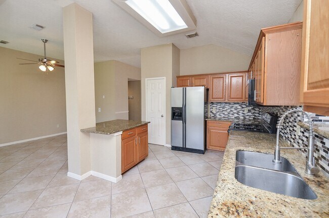 Building Photo - 20430 Drakewood Dr