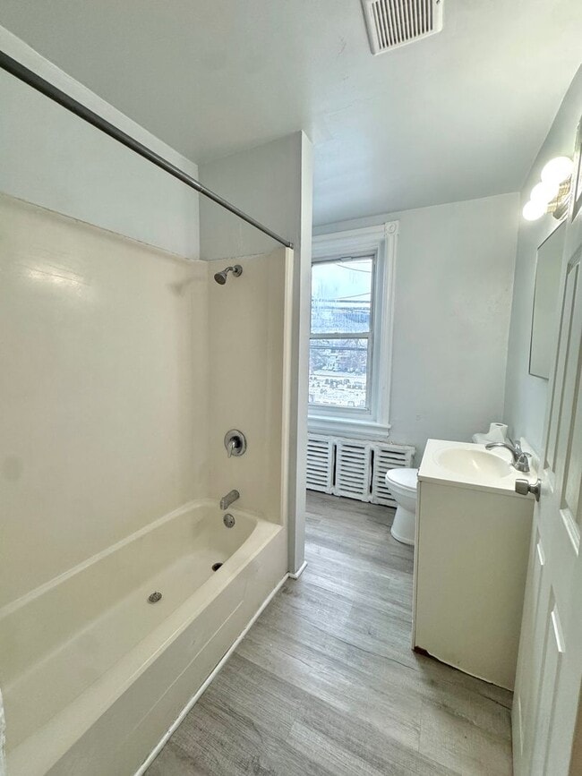 Building Photo - 924 W Turner St