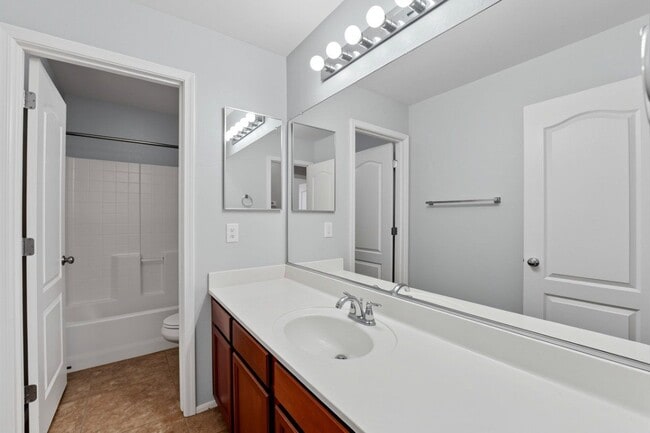 Building Photo - 2220 S Ponderosa Dr