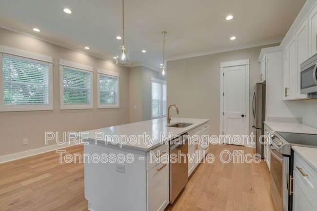 Building Photo - 606 Annex Ave