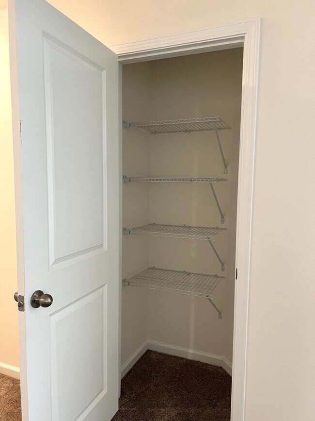 Building Photo - $1,000 Off First Full Month Rent