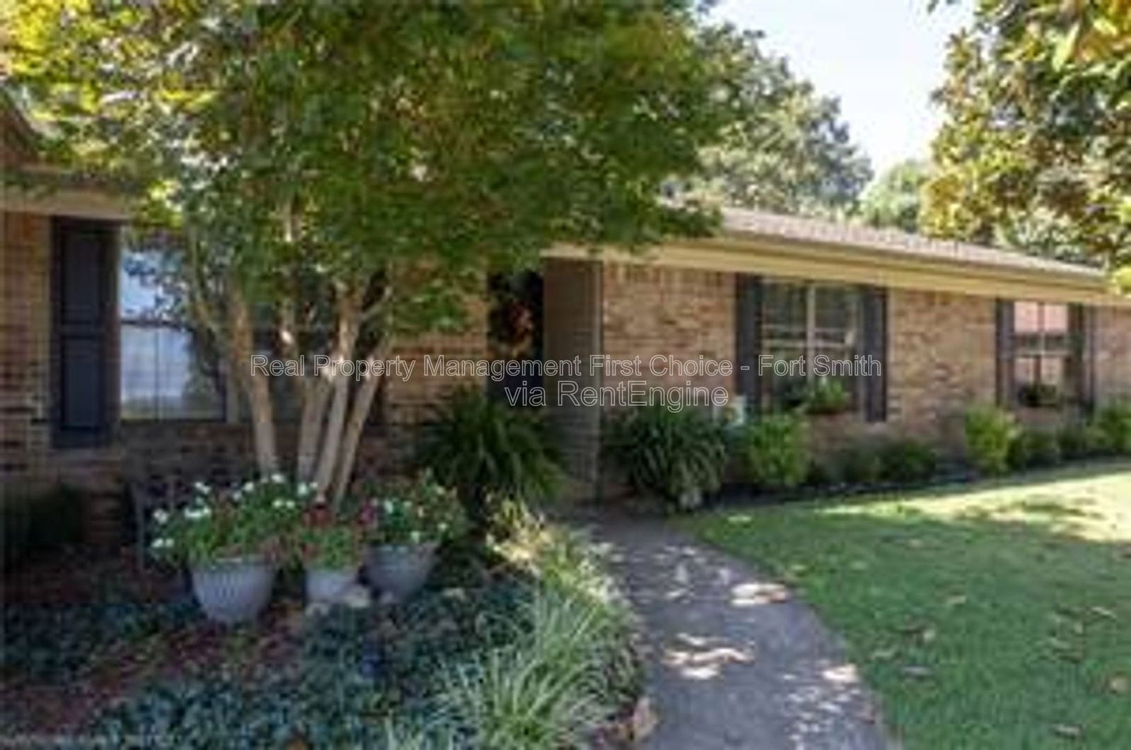 Building Photo - 306 Elfen Glen St