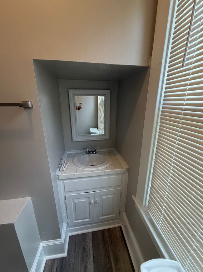 Building Photo - Charming 4bdrm/1.5bth Home Located in Richmond's North Highland Park w/Balcony!!