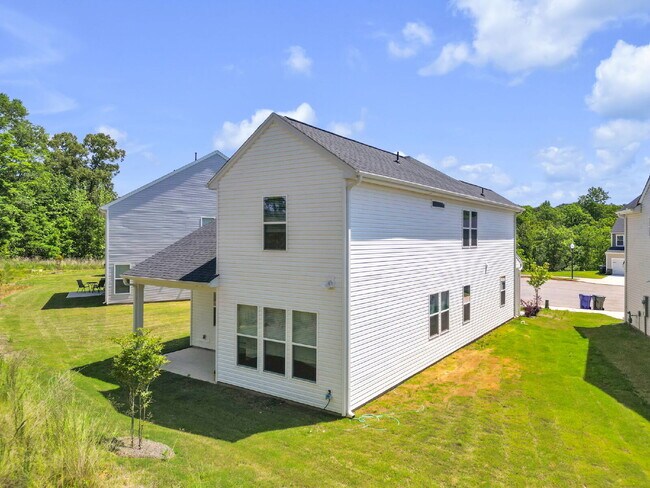 Building Photo - Elegant 4 Bedroom 2.5 Bathroom Home Near Downtown Greenville $2,500/mo rent