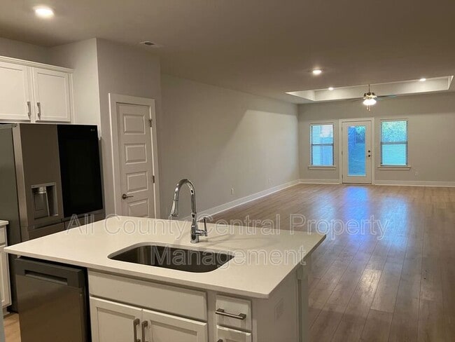 Building Photo - 132 Clift Farm Dr