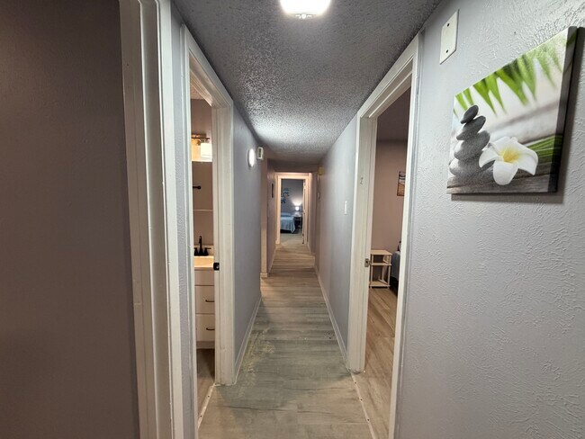 Building Photo - 110 Cimarron Ln