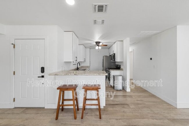 Building Photo - 784 Hill Top Dr