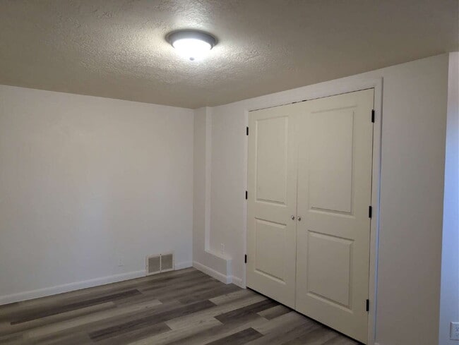 Building Photo - $500 OFF FIRST MONTH Rent 3 Bedroom Basement Apartment | All Utilities & Internet Included | Near...
