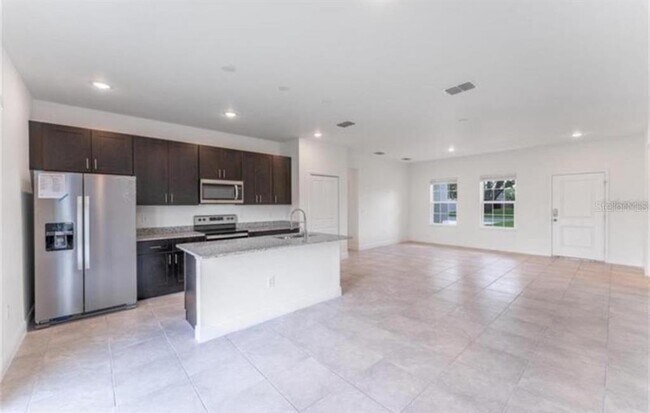 Building Photo - 700 Wombat Way