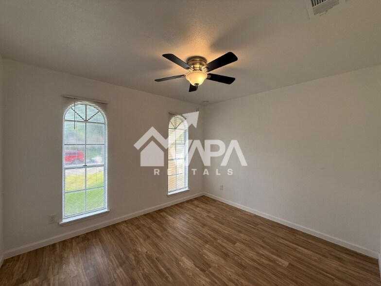 Building Photo - 5019 Starfire St