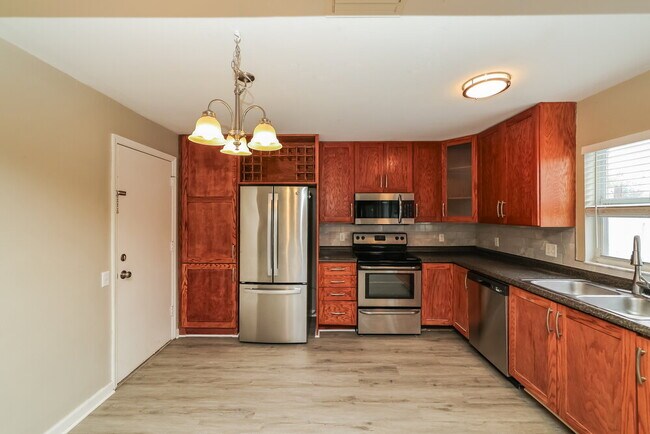 Building Photo - 12420 Dawn Vista Dr