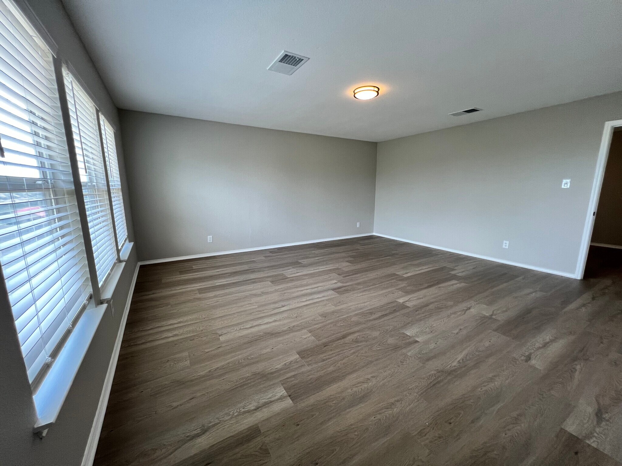 Building Photo - 6814 Knights