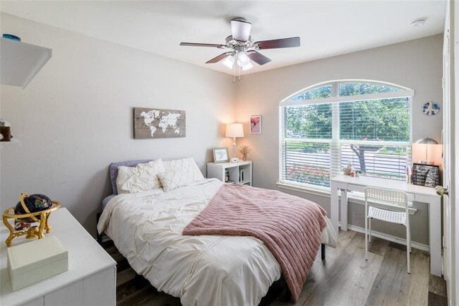 Building Photo - 904 Strickling Dr