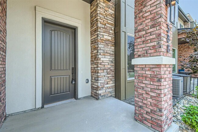Building Photo - 388 E Orchard Rd