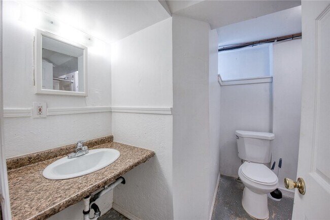 Building Photo - 354 Ophelia St