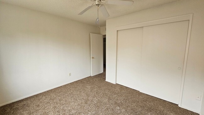 Building Photo - Available Now | 3 bd 2 ba Townhome