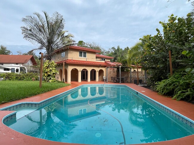 Building Photo - Phenomenal Pool Home Available!