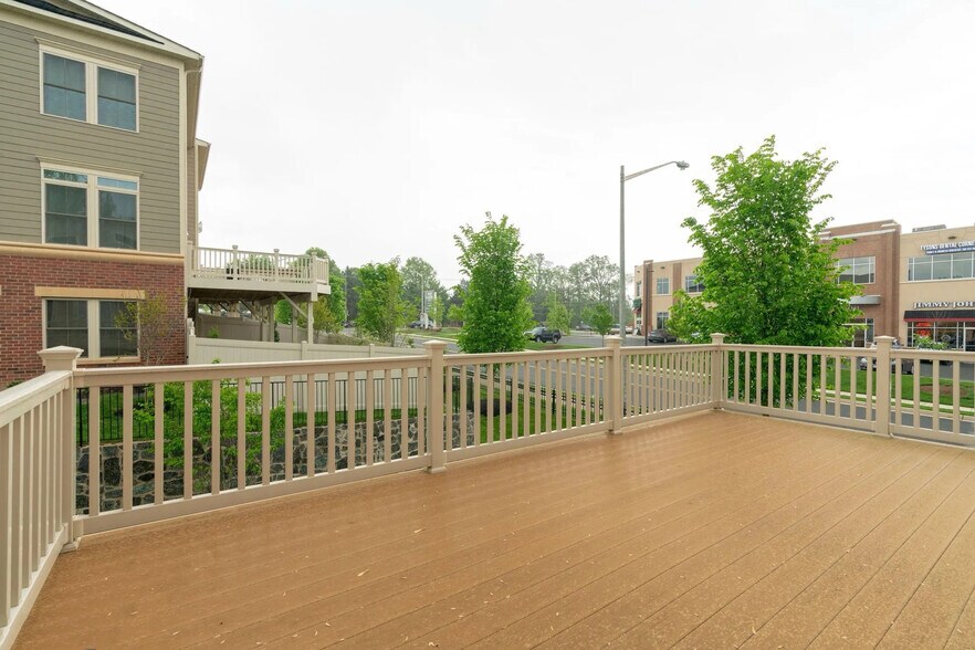 outdoor deck 1 - 7200 Holywell Lane
