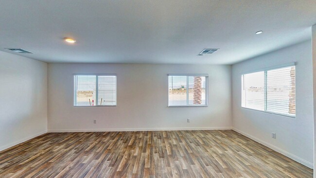 Building Photo - "Spacious 3-Bed Townhouse with Granite Tou...