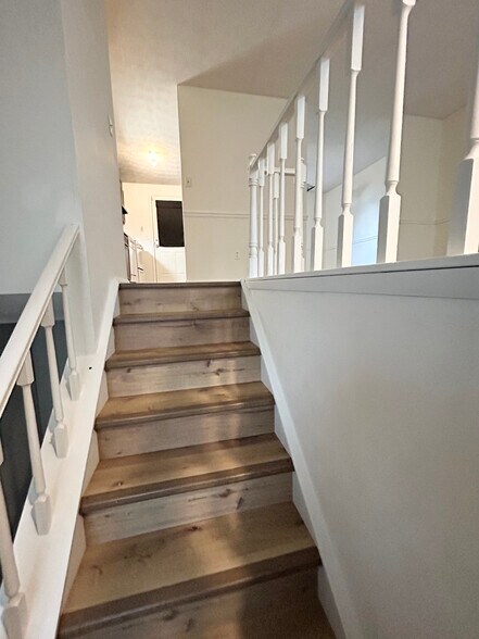 Building Photo - 12146 Birchhill Dr