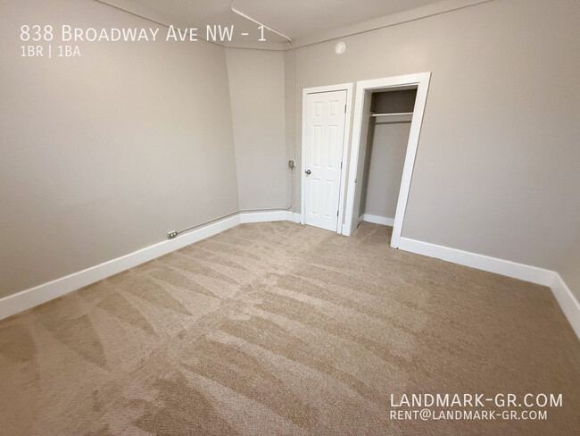 Building Photo - Updated 1-Bed, 1-Bath – First Month Rent $...