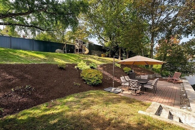 Building Photo - 334 Mystic St